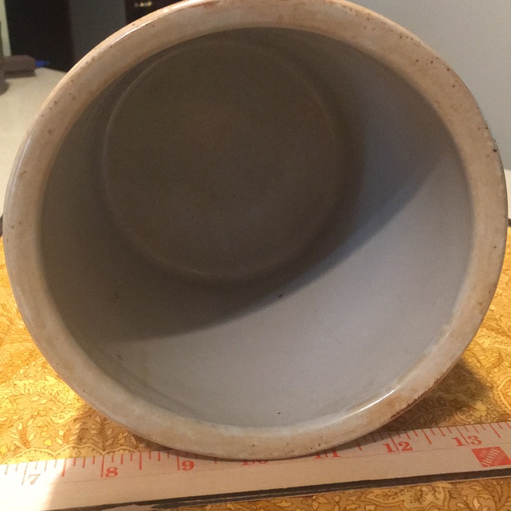 Stoneware crock- hand painted-2 quart size - Picture 4 of 7